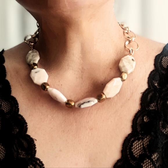 Natural Large Peruvian Pink Opal In Gold Plated Necklace - Picture 8 of 9